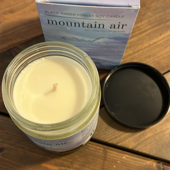 New in box 9oz “Mountain Air” soy candle. Burn time is 50 hours - Picture 4 of 6